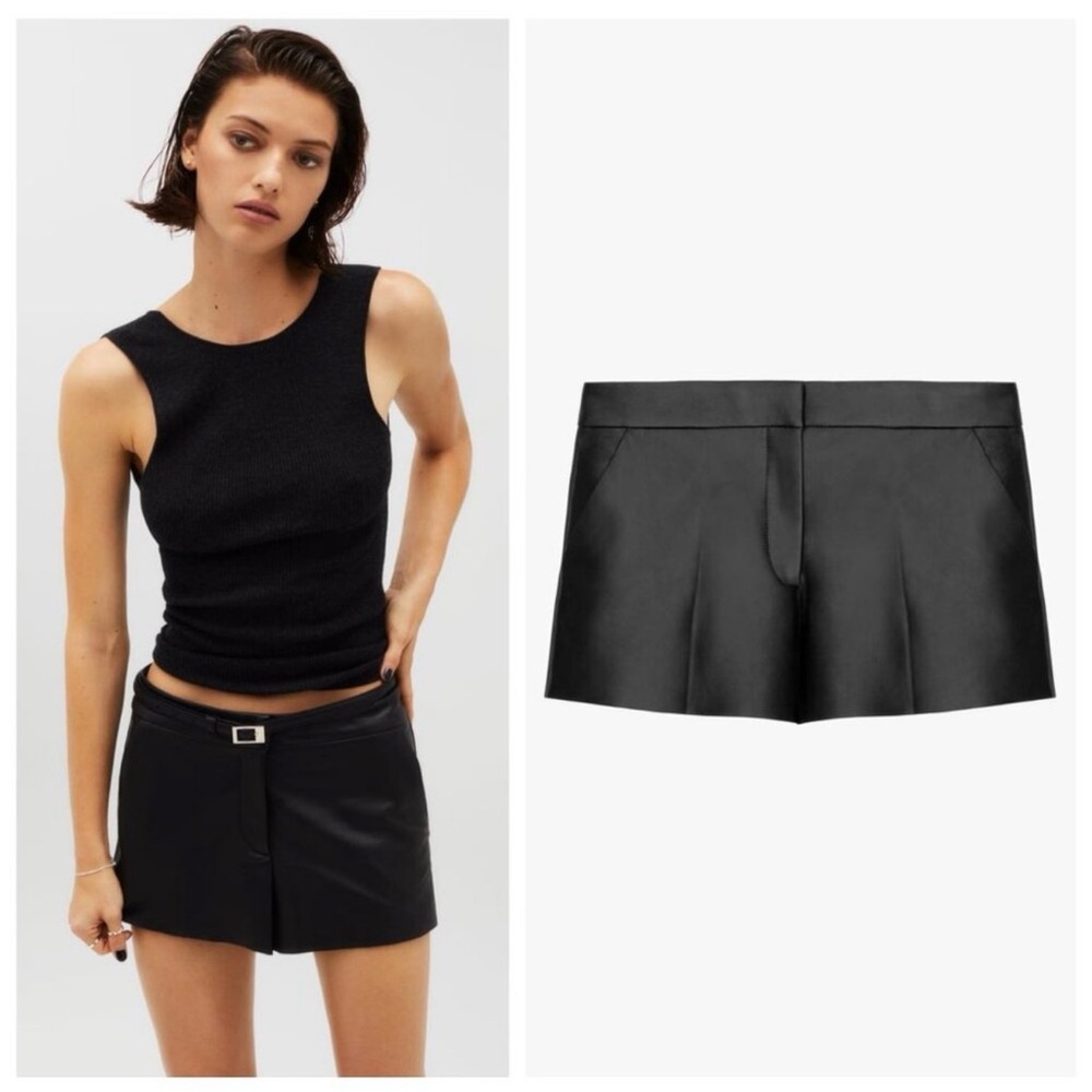 Zara x Kaia Gerber Black Real Leather Low
Rise Mini Skirt
Size Medium
